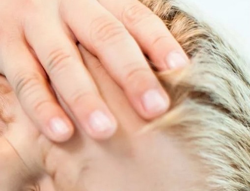 Как узнать если у грудничка болит голова